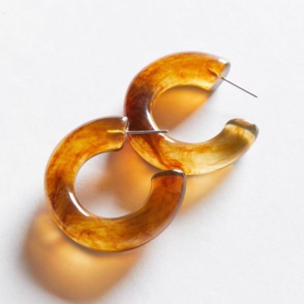 SUPER CUTE URBAN OUTFITTERS EARRINGS